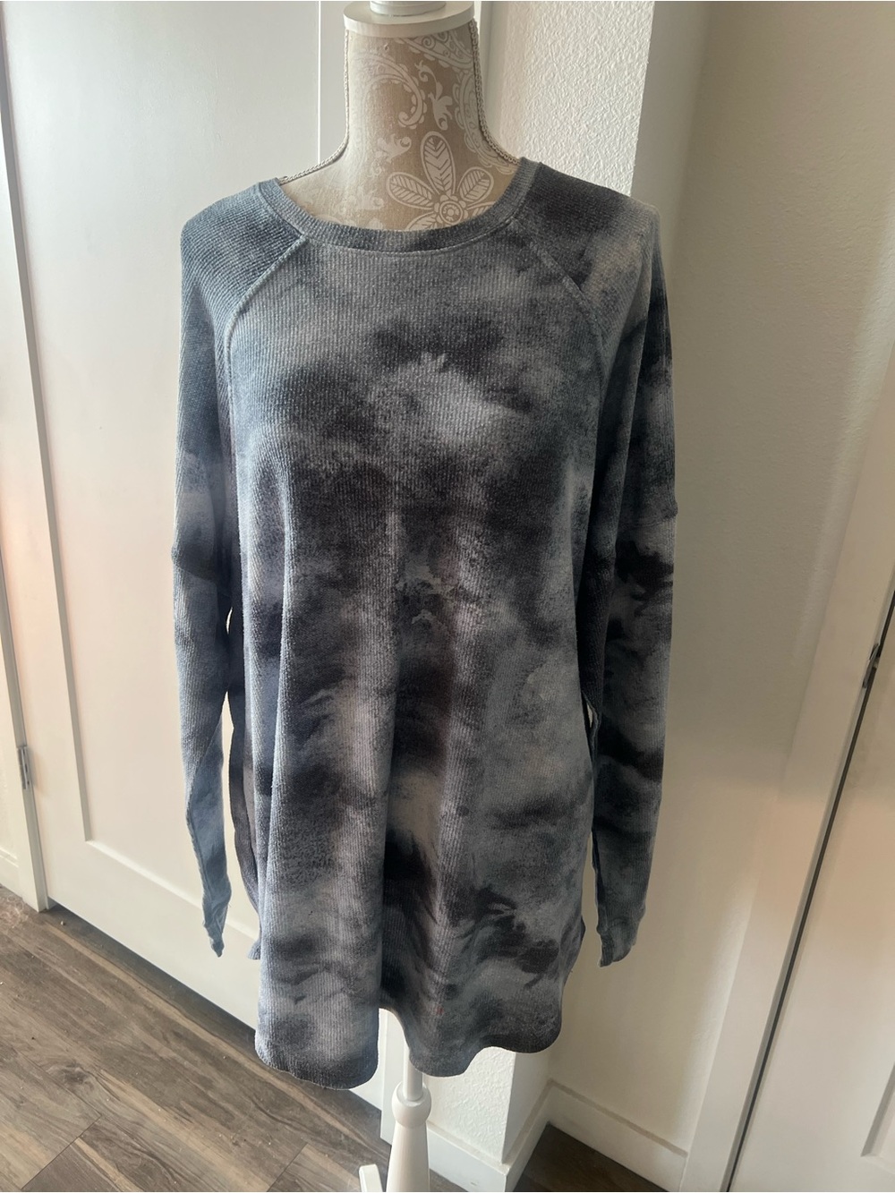 Lularoe 2x Tye Die Blue Long Sleeved Hudson